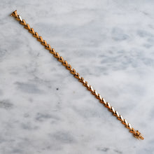 Load image into Gallery viewer, Vintage 7.25 inch Chevron-Link Bracelet
