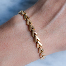 Load image into Gallery viewer, Vintage 7.25 inch Chevron-Link Bracelet
