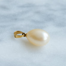 Load image into Gallery viewer, Vintage Cultured Pearl Pendant
