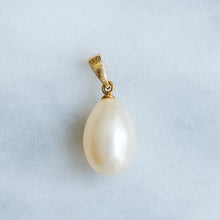 Load image into Gallery viewer, Vintage Cultured Pearl Pendant
