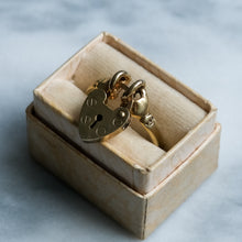 Load image into Gallery viewer, Antique Heart Padlock Fede Ring
