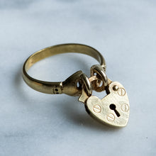 Load image into Gallery viewer, Antique Heart Padlock Fede Ring
