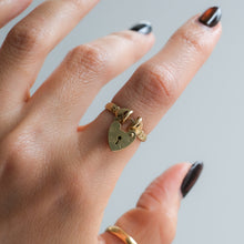 Load image into Gallery viewer, Antique Heart Padlock Fede Ring
