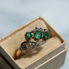 Load image into Gallery viewer, Antique Art Deco Emerald Diamond Ring
