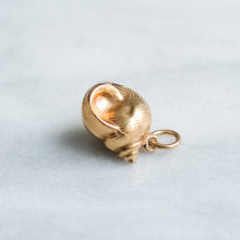 Load image into Gallery viewer, Vintage 1970s Sea Shell Charm
