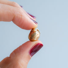 Load image into Gallery viewer, Vintage 1970s Sea Shell Charm
