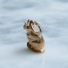 Load image into Gallery viewer, Vintage Sitting Cat Charm (2.9 grams)
