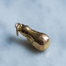 Load image into Gallery viewer, Vintage Sitting Cat Charm (0.78 grams)
