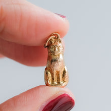 Load image into Gallery viewer, Vintage Sitting Cat Charm (0.78 grams)
