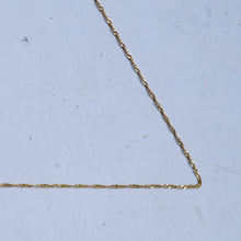 Load image into Gallery viewer, Vintage Italian 24.5 Inch Singapore Chain
