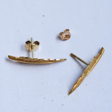 Load image into Gallery viewer, Vintage Feather Earrings
