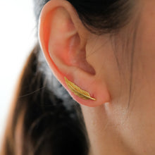 Load image into Gallery viewer, Vintage Feather Earrings

