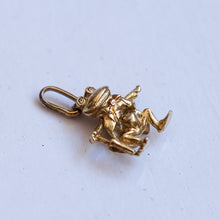 Load image into Gallery viewer, Vintage Frog with Umbrella Charm
