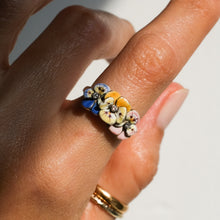 Load image into Gallery viewer, Antique Art Deco era 3-Flower Garland Pansy and Diamond Ring
