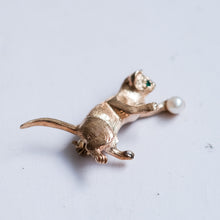 Load image into Gallery viewer, Vintage Retro Playful Cat Brooch
