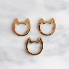 Load image into Gallery viewer, 18K Yellow Gold Eye of the Cat Plain Cat Connector
