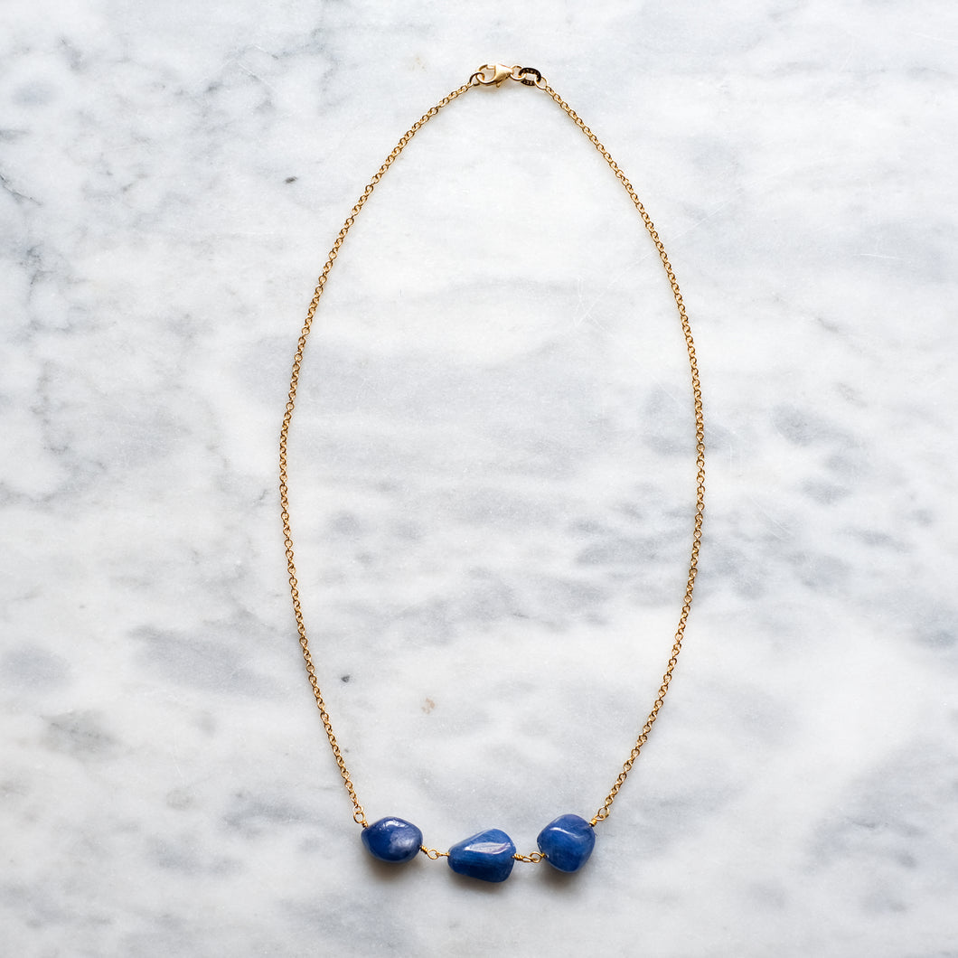 Vintage 18K Yellow Gold 3-Stone Sapphire Necklace