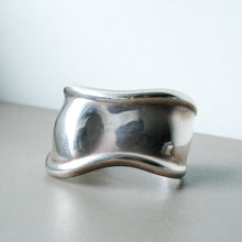 Load image into Gallery viewer, Vintage Elsa Peretti Bone Cuff by T&amp;Co. (Small)
