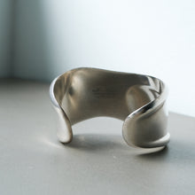 Load image into Gallery viewer, Vintage Elsa Peretti Bone Cuff by T&amp;Co. (Small)
