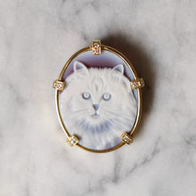 Load image into Gallery viewer, 18K Yellow Gold Carved Agate Cat Cameo Pendant
