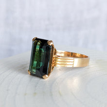 Load image into Gallery viewer, 18K Yellow Gold Synthetic Green Spinel Ring US 7 / UK N
