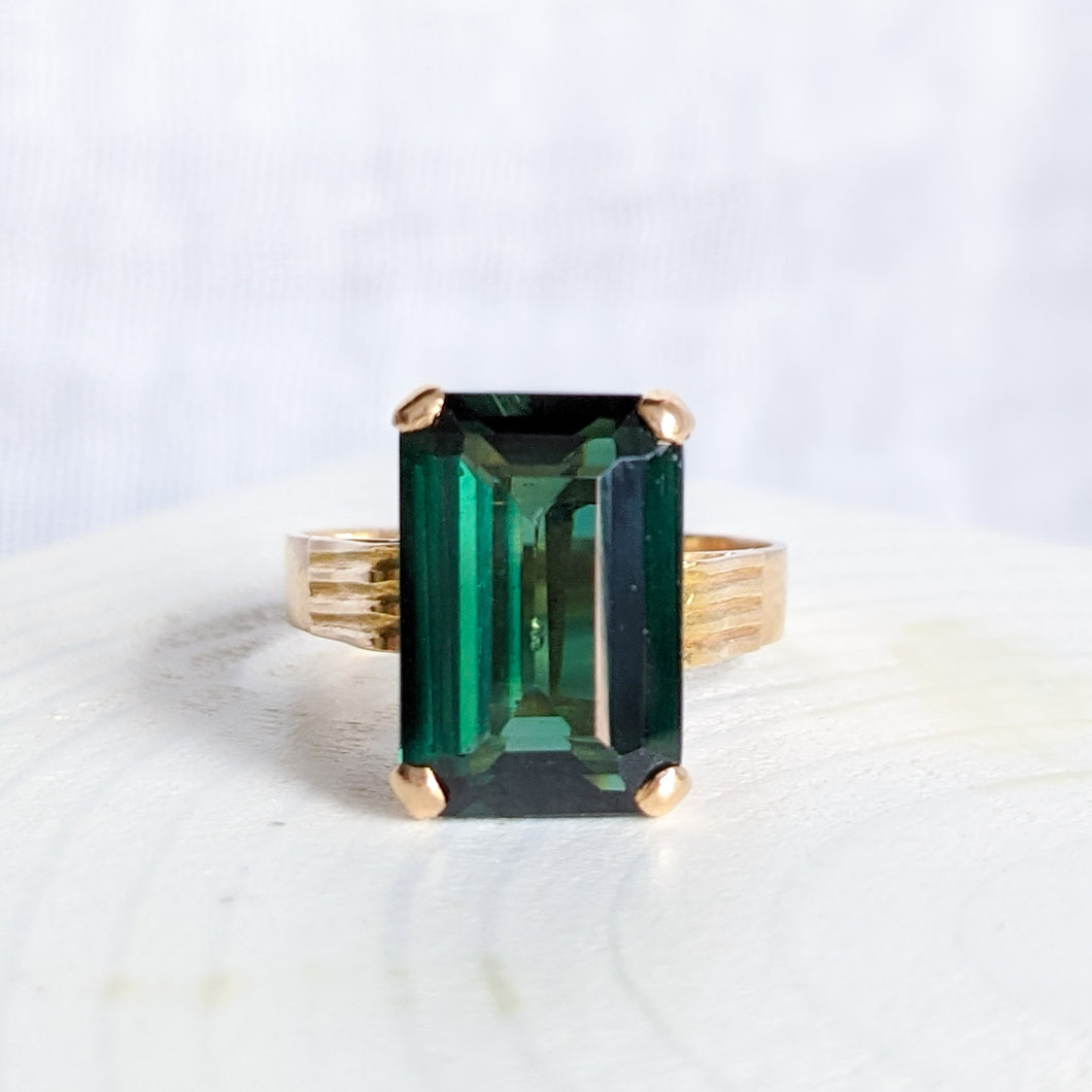 18K Yellow Gold Synthetic Green Spinel Ring US 7 / UK N