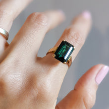 Load image into Gallery viewer, 18K Yellow Gold Synthetic Green Spinel Ring US 7 / UK N
