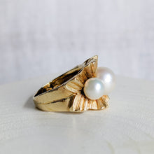 Load image into Gallery viewer, Vintage 14K Yellow Gold 3 Pearl Ring US 3.75 / UK H
