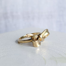 Load image into Gallery viewer, 14K Yellow Gold Bow Ring US 3.5 / UK F.5
