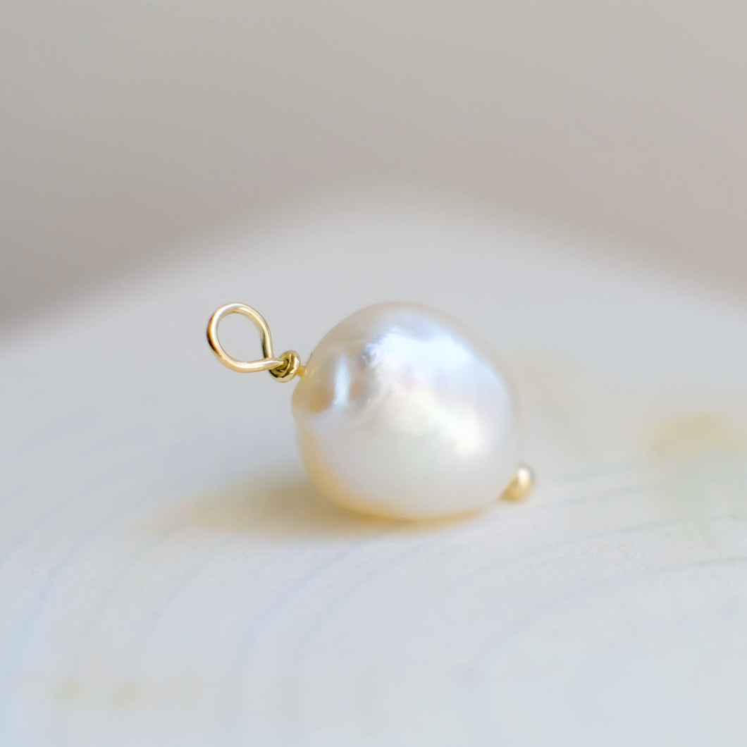 Baroque Pearl Pendant with 18K Yellow Gold Wire Bail