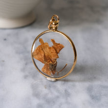 Load image into Gallery viewer, Antique 14K Yellow Gold Round Frame Glass Keepsake Locket with Dried Flower
