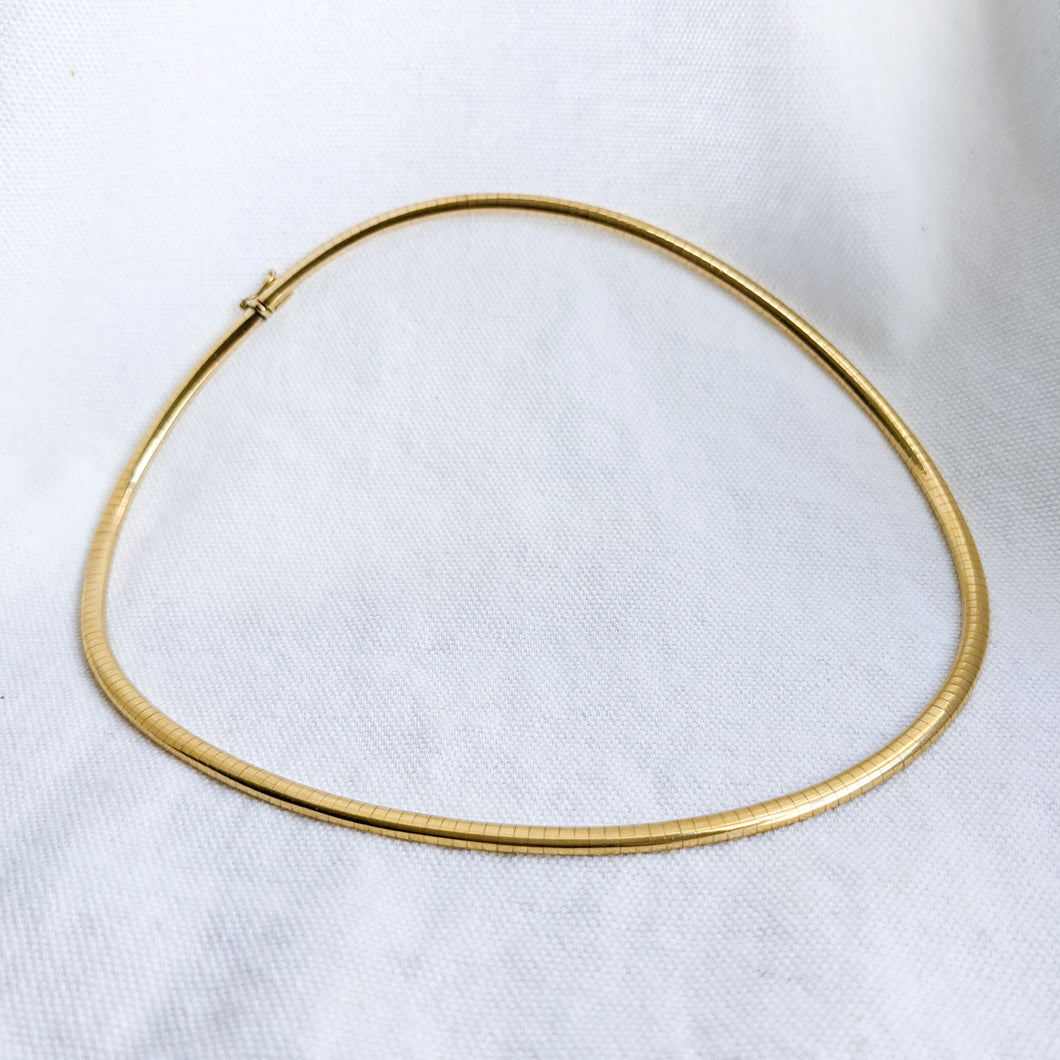 Vintage 17 inch / 43 cm 14K Omega Choker Necklace