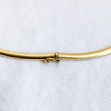 Load image into Gallery viewer, Vintage 17 inch / 43 cm 14K Omega Choker Necklace
