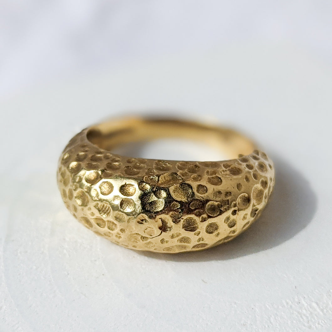 18K Yellow Gold Hammered Domed Ring in size UK L+ / US 6